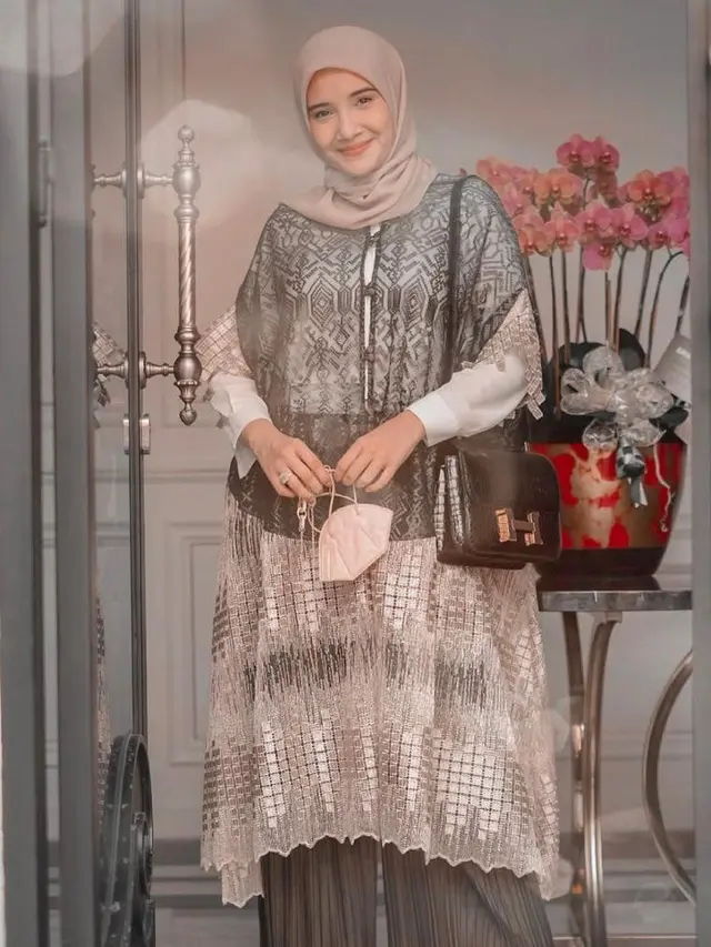 11 Ide Padu Padan Outfit Hijab untuk Lebaran ala Artis, Zaskia Sungkar hingga Citra Kirana