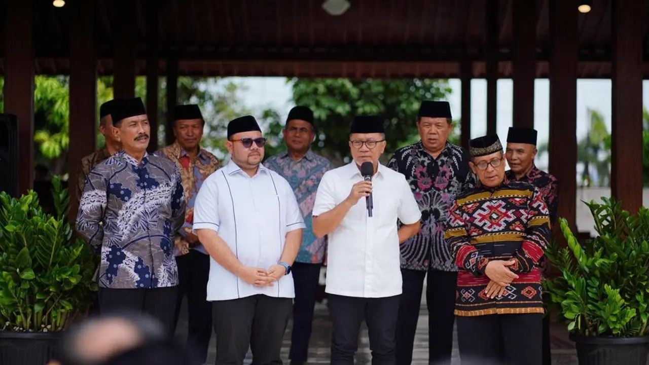 Menteri Perdagangan (Mendag) Zulkifli Hasan berkunjung di Yayasan Baitul Munir Kendal LDII Kabupaten Kendal, Jawa Tengah, Selasa (26/12/2023).