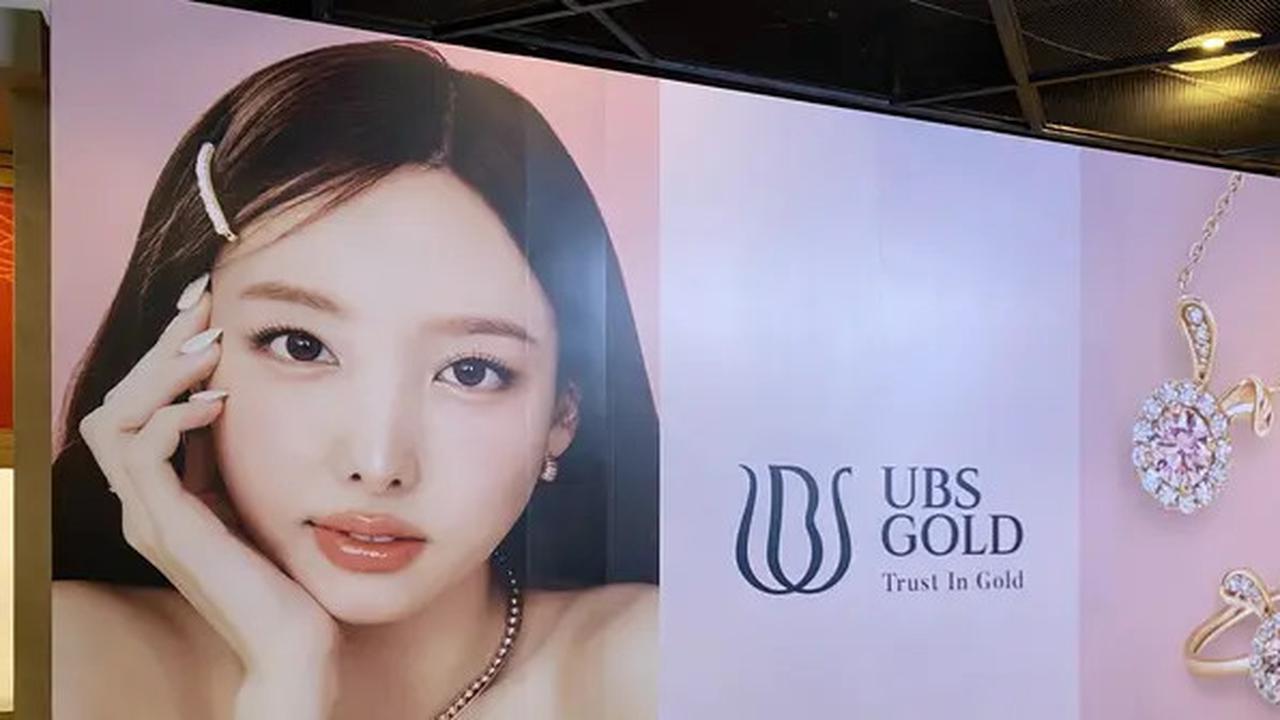 Nayeon Twice Kini Jadi Brand Ambassador Perhiasan Lokal USB Gold dengan Koleksi Kelinci