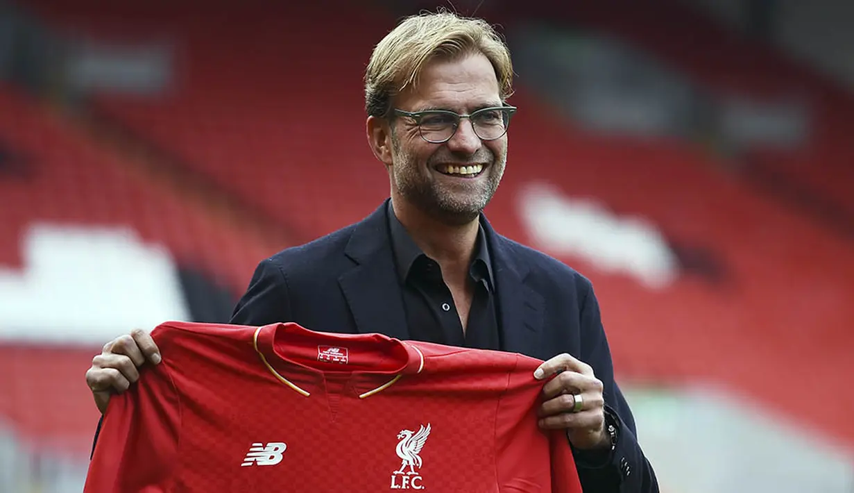Meskipun masih mencintai Dortmund, namun Juergen Klopp tentunya tetap tak ingin klub asuhannya kini, Liverpool takluk di Signal Iduna Park. Klopp tentu ingin membuktikan kapasitasnya sebagai pelatih penuh talenta. (AFP/Paul Ellis)