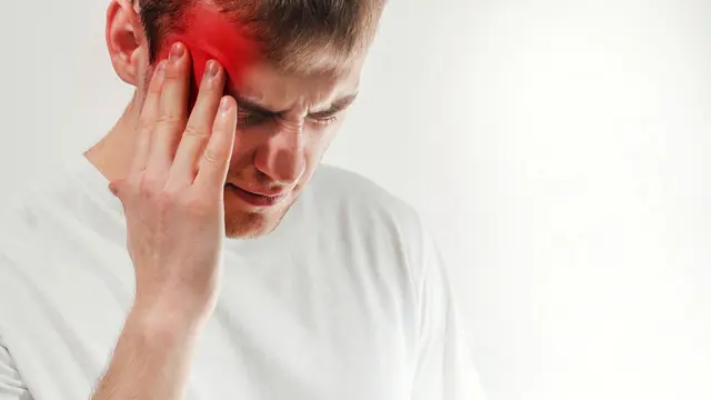 Awas, Kadar Estrogen Tinggi pada Pria Rentan Picu Migrain! (Sjstudio6/Shutterstock)