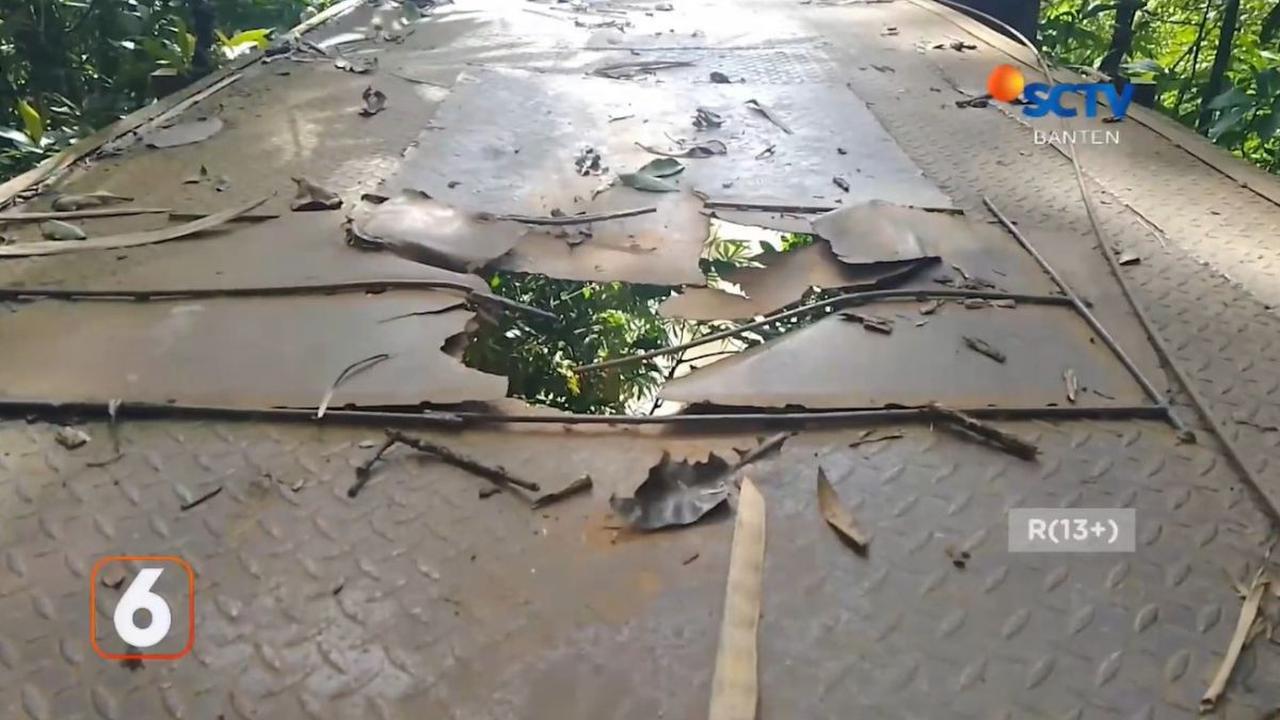 Alas Jembatan Berlubang dan Licin saat Hujan