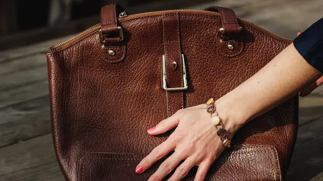 5 Tips Jitu Merawat Tas Kulit Sintetis agar Awet dan Tetap Stylish