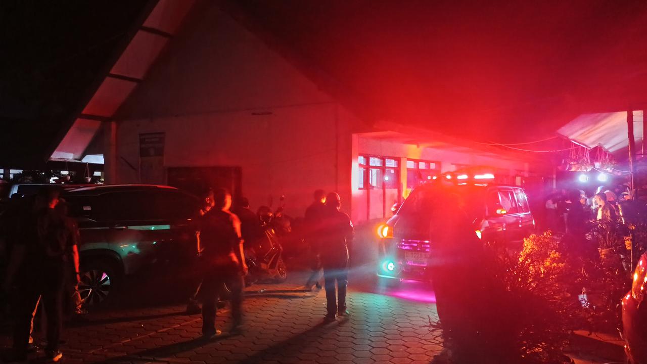 Potret Raungan Sirine Ambulans Bersaut-sautan Angkut Siswa Keracunan MBG di Bandung Barat