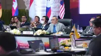 Pertemuan Menteri Ekonomi ASEAN (ASEAN Economic Minister/AEM) ke-55 berhasil menyelesaikan lima dari tujuh prioritas ekonomi. Pertemuan AEM ke-55 yang dipimpin Menteri Perdagangan Zulkifli Hasan ini berlangsung pada pada Sabtu (19/8) di Semarang, JawaTengah. (Dok. Kemendag)