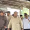 Presiden Prabowo Subianto saat berada&nbsp;di kawasan smelter PT. Tinindo Internusa, Kecamatan Bukitintan, Kota Pangkal Pinang, Senin (6/10/2025). (Liputan6.com/Lizsa Egeham)