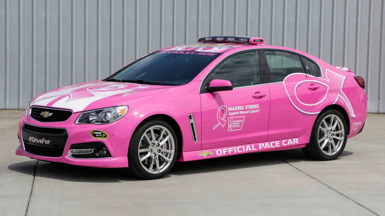 Peduli Kanker Payudara, Chevrolet Ciptakan Safety Car Warna Pink