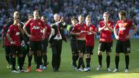Sir Alex Ferguson ketika menjalani laga terakhirnya bersama Manchester United saat bersua West Bromwich Albion di Stadion Hawthorns, 19 Mei 2013. (AFP/Adrian Dennis)