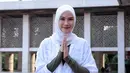 Artis Zaskia Adya Mecca mengisi bulan Ramadan ini dengan kegiatan positif. Zaskia bersama 500 orang membaca alquran sampai khatam dalam durasi 1 jam. (Deki Prayoga/Bintang.com)