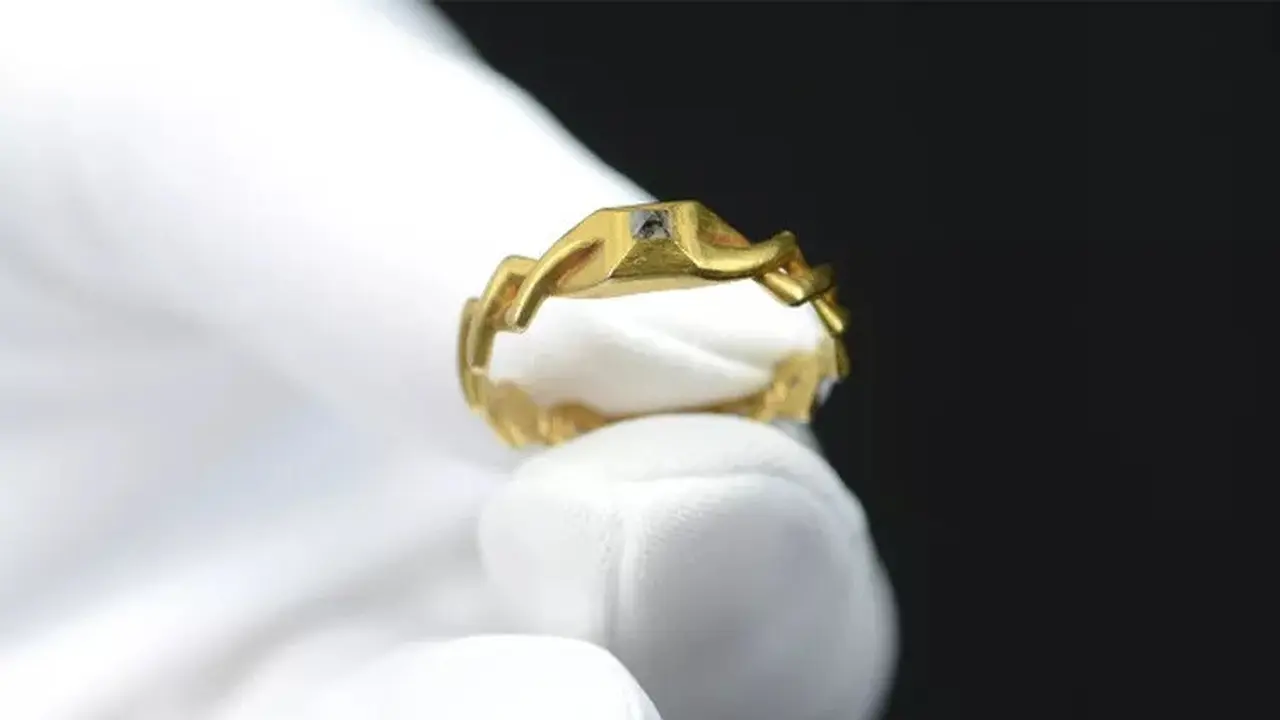 Dikira Cincin Emas Biasa, Ternyata Harganya Ditaksir Rp558 Juta