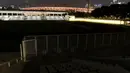 Tanda-tanda laga uji coba itu batal terlihat dari lampu Stadion Madya yang padam kurang dari satu jam sebelum kick-off. (Foto: Bola.com/M. Iqbal Ichsan)