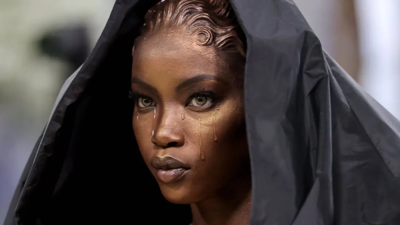 Terinspirasi Black Madonna, Anok Yai Tampil Dramatis Bak Patung Menangis di Met Gala 2026