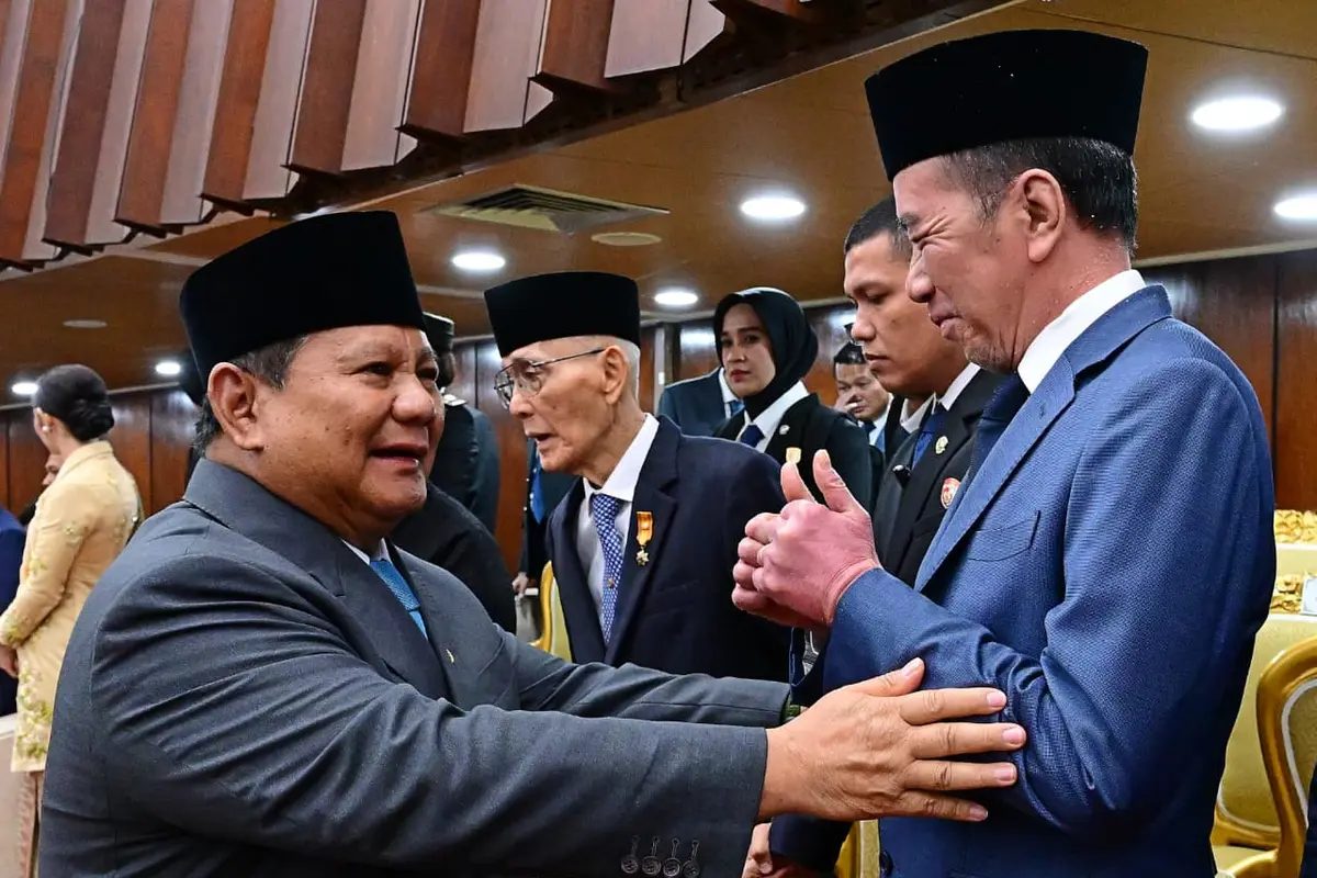 Jokowi beri dua jempol untuk Presiden Prabowo di sidang tahunan MPR/DPR