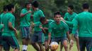 Penyerang Timnas Indonesia, Ferdinand Sinaga, berlatih di halaman Hotel Lor In, Jawa Barat, Sabtu (3/12/2016). Latihan terakhir ini berlangsung selama kurang lebih satu jam. (Bola.com/Vitalis Yogi Trisna)