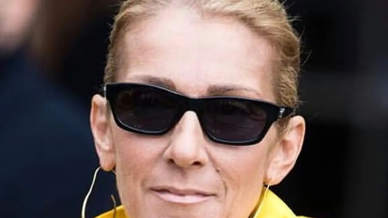 Celine Dion Tampil Berani dengan Gaya Street Style di Paris Couture Week