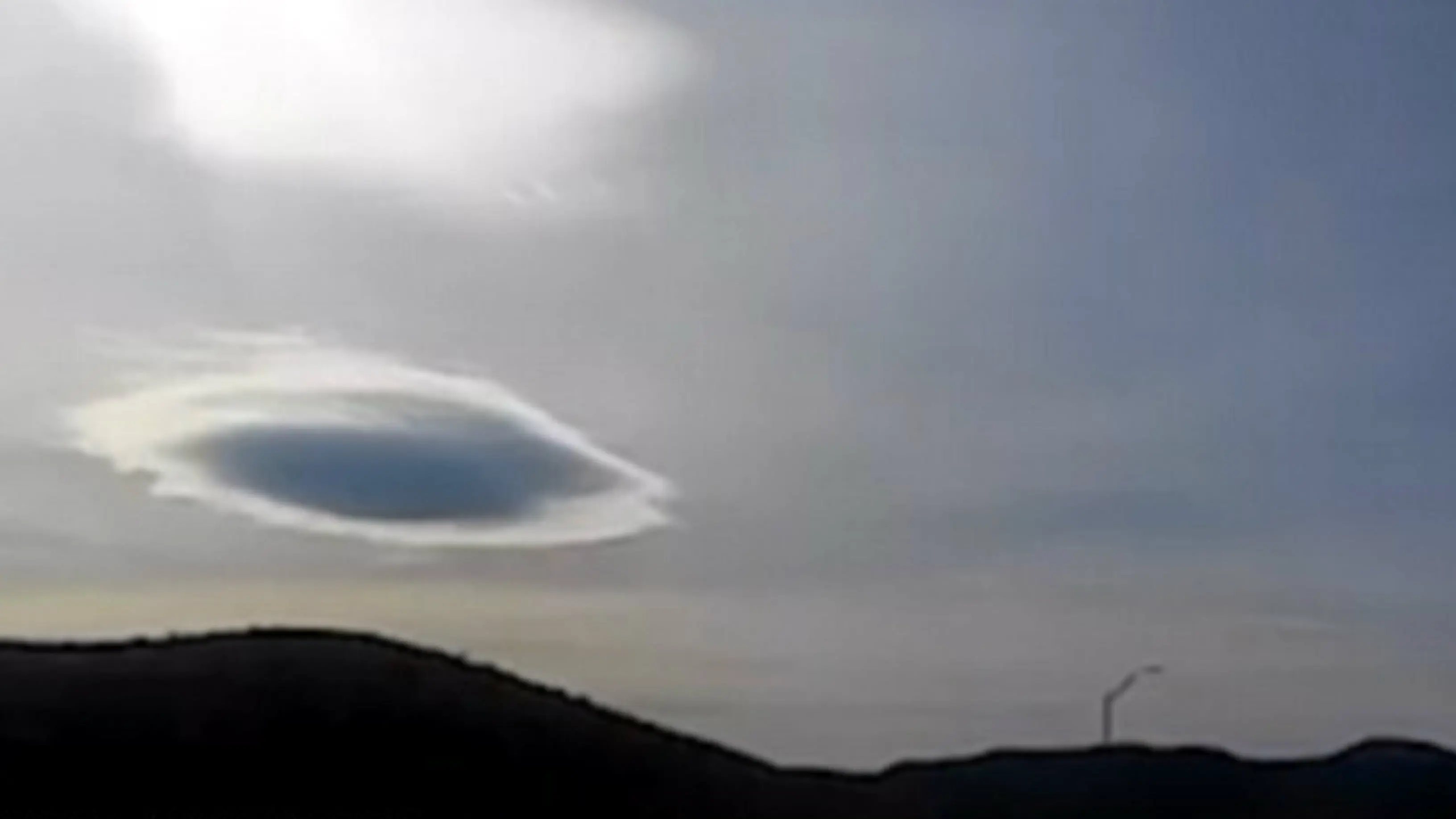 Penampakan awan yang disebut-sebut tempat persembunyian UFO. (Video Grab)