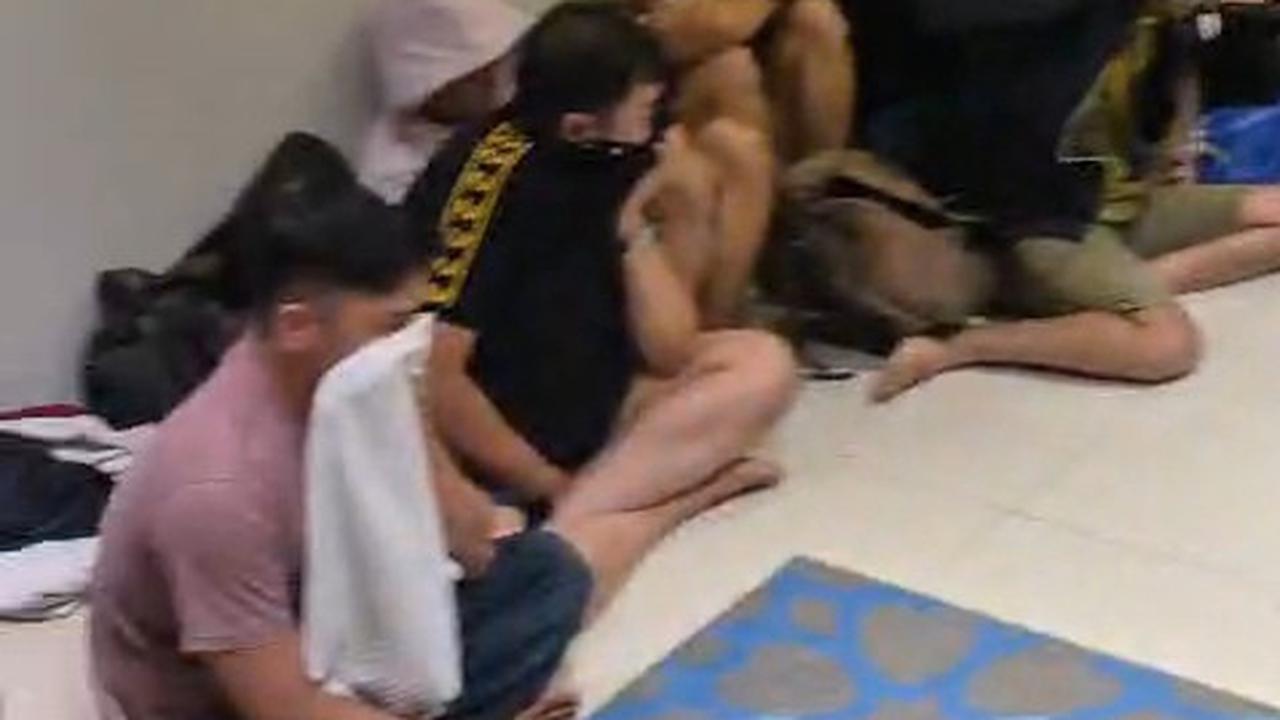 Pesta Seks Sesama Jenis di Hotel Surabaya Digerebek Polisi, 34 Pria Ditangkap