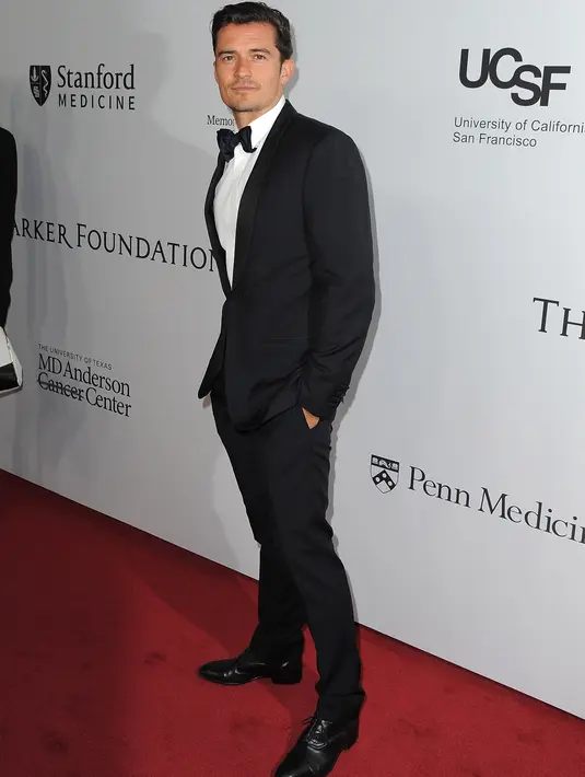 Menurut salah seorang saksi mata, Orlando Bloom tiba-tiba menghampiri Selana lalu mengobrol bersama. Usai kejadian tersebut, Selena Gomez kembali ke kamar tidurnya sendirian. (AFP/Bintang.com)