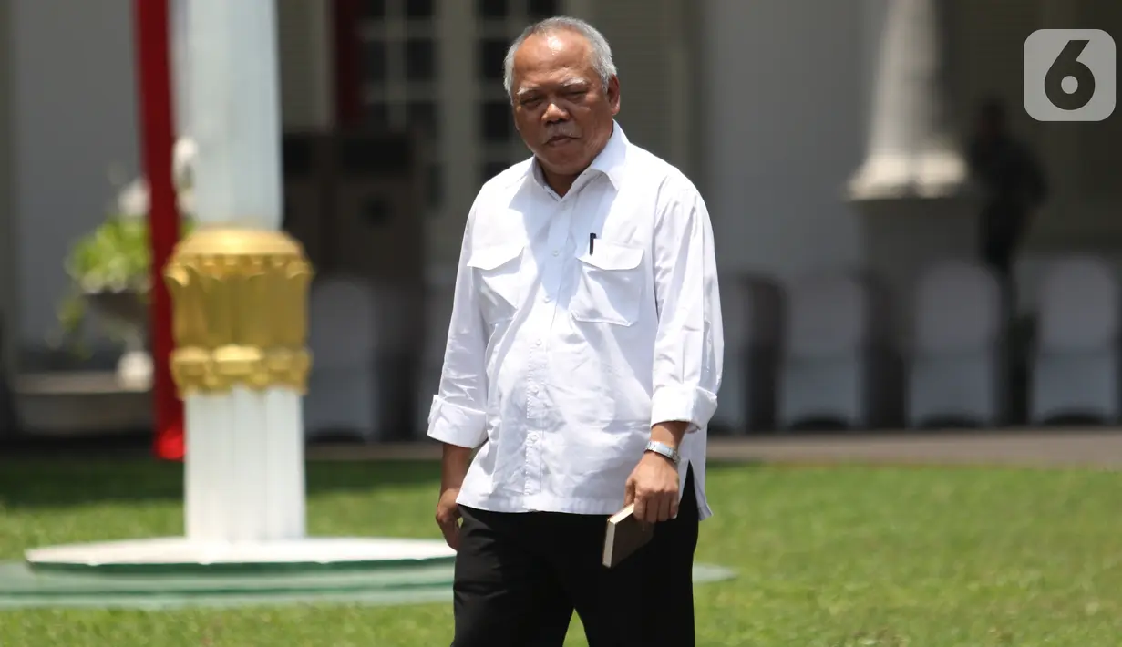 Menteri PUPR 2014-2019 Basuki Hadimuljono tiba di Kompleks Istana Kepresidenan di Jakarta, Selasa (22/10/2019). Basuki Hadimuljono akan kembali menjabat sebagai Menteri Pekerjaan Umum dan Perumahan Rakyat (PUPR) dalam kabinet Jokowi jilid II. (Liputan6.com/Angga Yuniar)