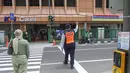 Dengan adanya pelican crossing itu kini masyarakat yang hendak ke Stasiun Cikini tidak perlu lagi memutar terlalu jauh karena adanya pagar pembatas. (merdeka.com/Arie Basuki)