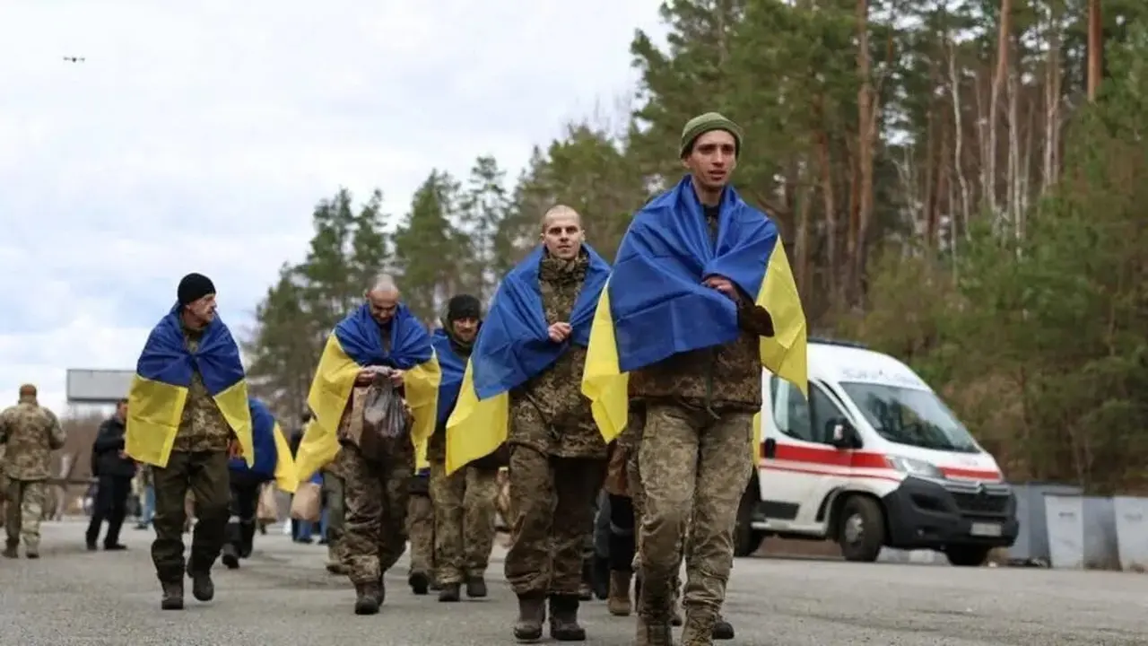 Beberapa dari 175 tawanan perang Ukraina di tengah invasi Rusia di Ukraina. (Telegram Presiden Ukraina Volodymyr Zelenskyy pada 19 Maret 2025)