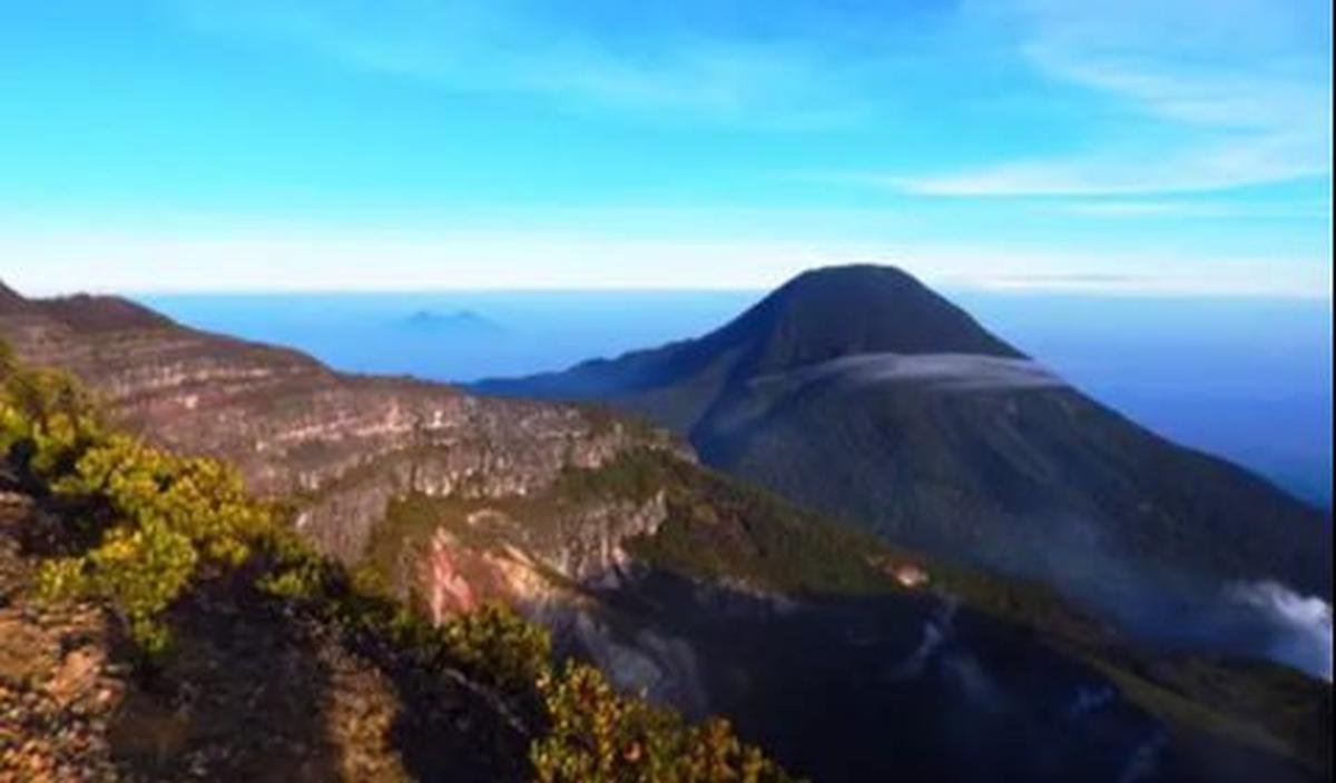 <b>11. Gunung Gede Pangrango</b><br>