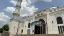 <p>Bangunan Masjid Al Serkal, masjid terbesar di Phnom Penh yang terletak di Islamic Center Phnom Penh, Kamboja, Jumat (5/5/2023). (Bola.com/Gregah Nurikhsani)</p>