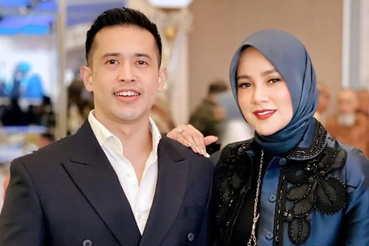 Tepis Isu Perceraian, Ini 6 Potret Mesra Olla Ramlan dan Aufar Hutapea