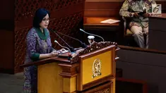 Menteri Keuangan Sri Mulyani menyampaikan tanggapan pemerintah atas pandangan DPR terhadap Rancangan Undang-Undang Tentang Pertanggungjawaban Atas Pelaksanaan APBN (P2APBN) Tahun Anggaran 2018 di Gedung Nusantara II, Jakarta, Selasa (16/7/2019). (Liputan6.com/JohanTallo)