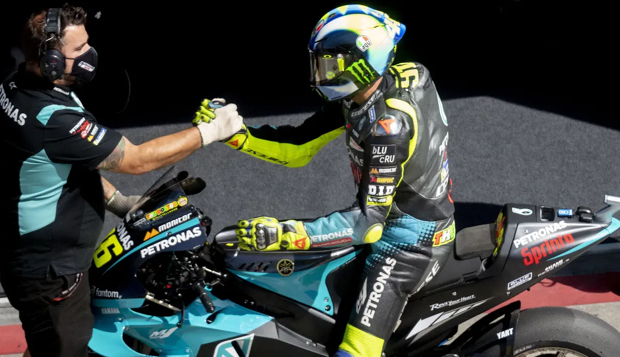 Patut dinantikan balapan yang akan digelar pukul 19.00 WIB nanti. Pasalnya menurut laporan cuaca, Sirkuit Redbull Ring diprediksi akan diguyur hujan dan GP Styria 2021 akan menjadi balapan basah. (Foto: AFP/Joe Klamar)