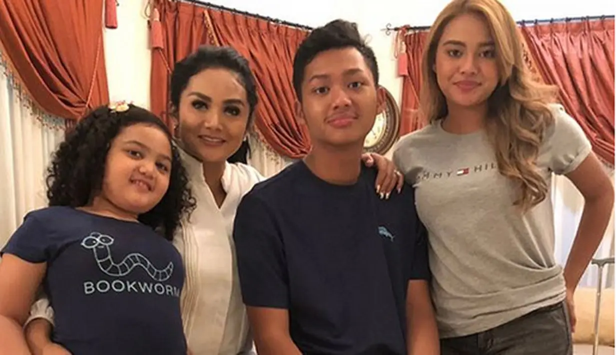 Krisdayanti dan Aurel Hermansyah