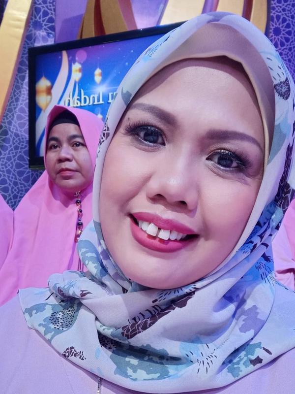 Potret Terbaru Elly Sugigi Berhijab (sumber: instagram/@ellysugigi_real_)