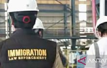 Tega! Lebih dari 10 WNA 'Nakal' di Karawang Dideportasi dan Diblacklist Imigrasi, Ini Penyebabnya