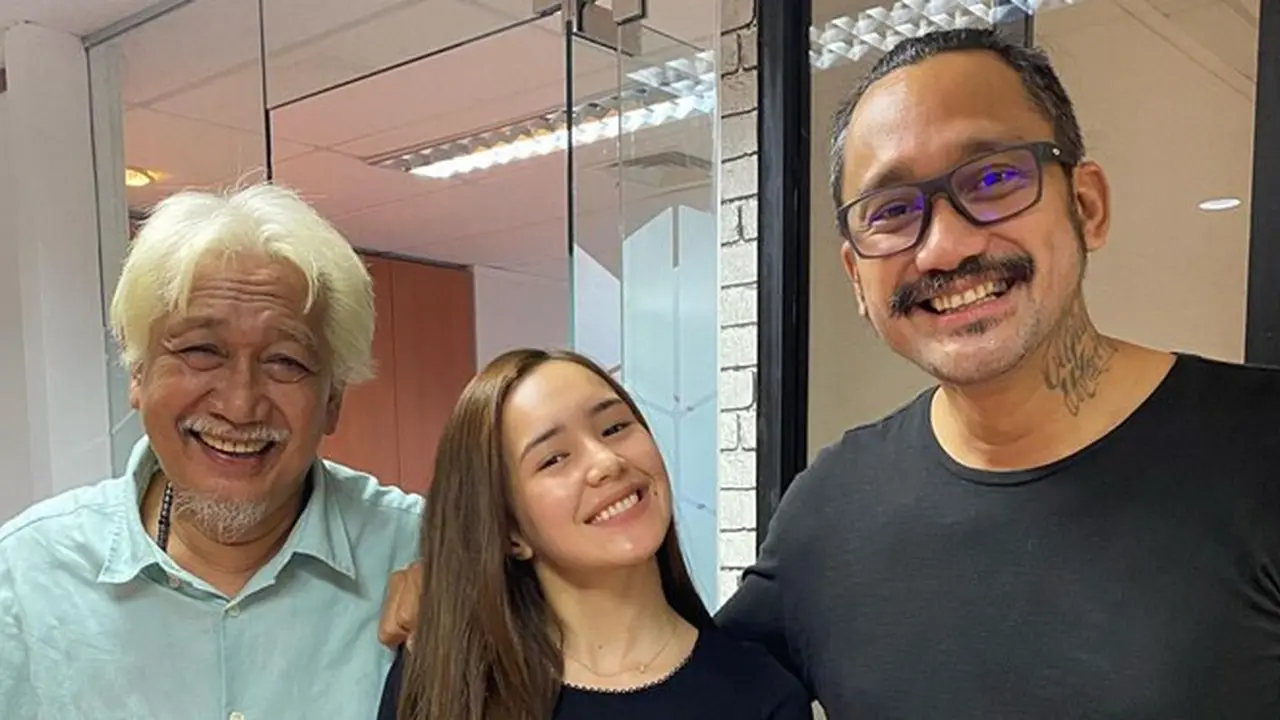7 Potret Kompak Beby Tsabina dengan Deddy Mizwar dan Tora Sudiro, Bak Keluarga Sungguhan