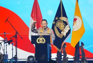 Kapolri juga memberikan kesempatan kepada ratusan atlet tersebut untuk bergabung sebagai personel Polri. Nantinya mereka bakal diproses melalui jalur Rekrutmen Pro-aktif atau Talent Scouting. Bahkan, salah satunya ada atlet yang meraih 100 medali.