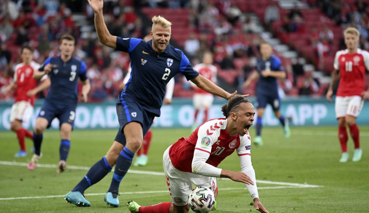 Denmark mempunyai peluang menyamakan kedudukan saat mendapat hadiah penalti usai Yussuf Poulsen dijatuhkan di kotak penalti pada menit ke-74. (Foto: AP/Stuart Franklin/Pool)