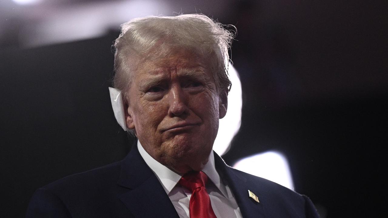 Dengan Telinga Diperban, Donald Trump Hadiri Konvensi Nasional Partai Republik 2024