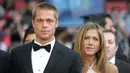 Pitt yang bercerai dengan Jolie dikabarkan menjalin hubungan baik lagi dengan mantan pasangannya sebelum ia menjalin cinta dengan Jolie. Wanita tersebut adalah Jennifer Aniston. (AFP/Bintang.com)