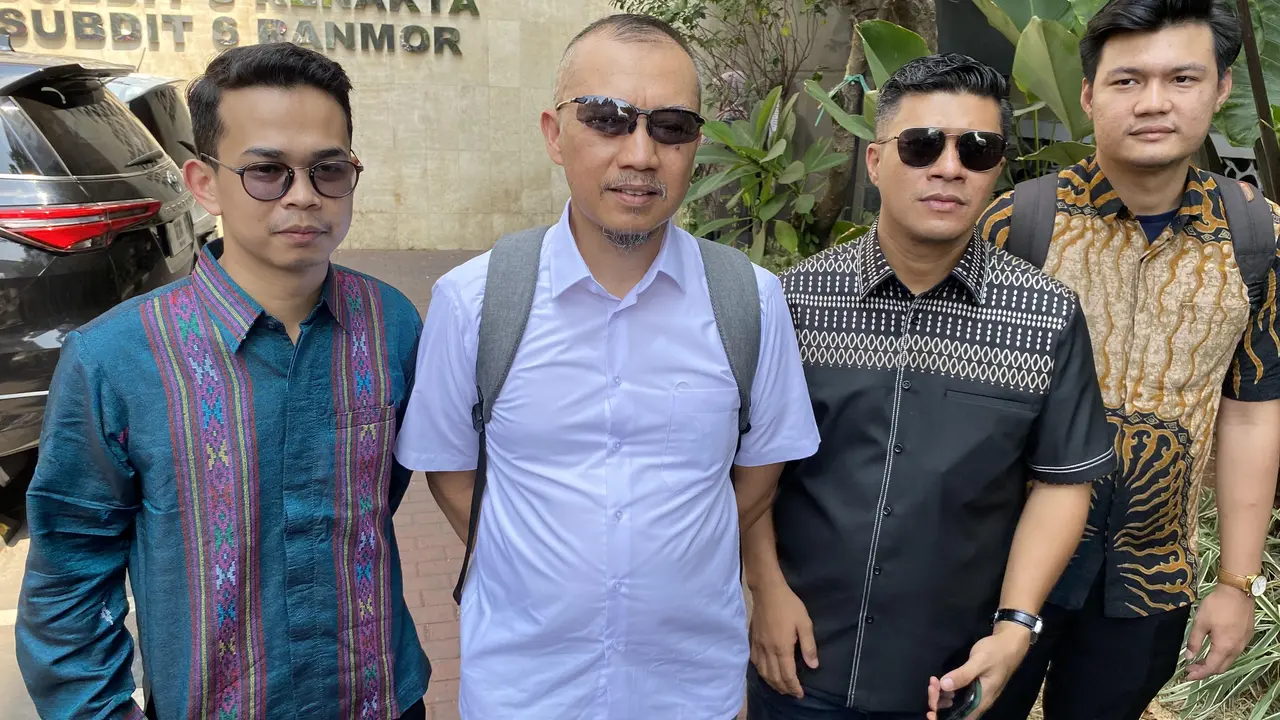Orangtua Sultan Rif'at Alfatih, korban terjerat kabel fiber optik, didampingi penasihat hukum diperiksa sebagai saksi pelapor hari ini, Kamis (24/8/2023).