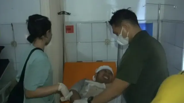 Atap bangunan SMKN 1 Gunung Putri, Kabupaten Bogor, ambruk.