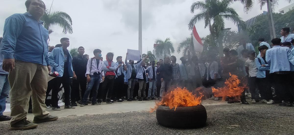 Demo Indonesia gelap di palembang