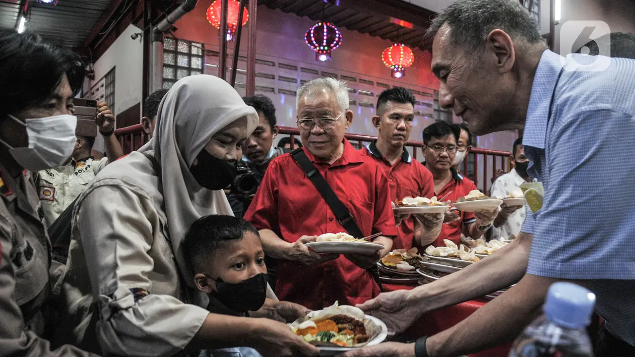 Kesederhanaan Jusuf Hamka Buka Puasa Bersama di Wihara Dharma Bhakti