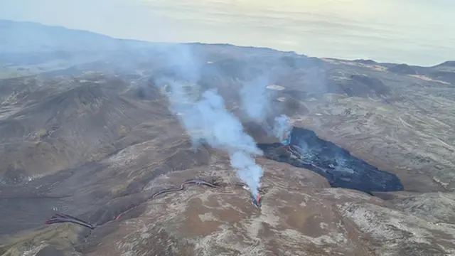 Bikin Merinding, Ini Hasil Foto Semburan Uap dan Lava di Islandia
