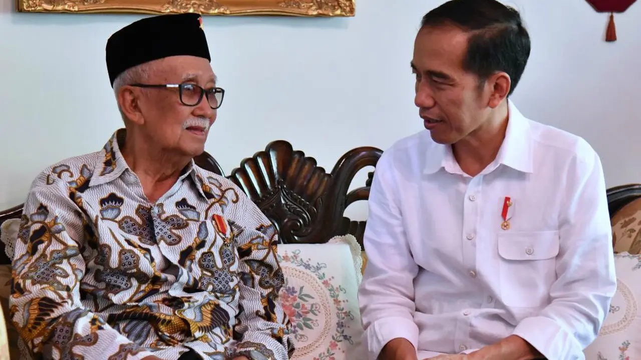 Presiden Jokowi bertemu dengan  Gubernur Jawa Barat periode 1970 - 1974, Solihin Gautama Purwanegara atau Mang Ihin