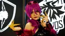 Seorang cosplayer Vietnam berpose dalam acara turnamen League of Legends (LOL) 2019, di GG Stadium, Ho Chi Minh, Vietnam (7/5/2019). Deretan cosplayer cantik ikut meramaikan turnamen e-sport yang digelar mulai tanggal 1 sampai 19 Mei tersebut. (Reuters/Kham)