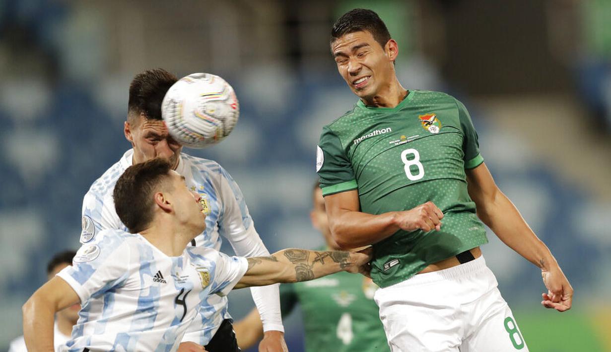 Di babak kedua, Bolivia sempat memperkecil skor menjadi 1-3. Erwin Saavedra membobol gawang Argentina pada menit ke-61. (AP/Andre Penner)