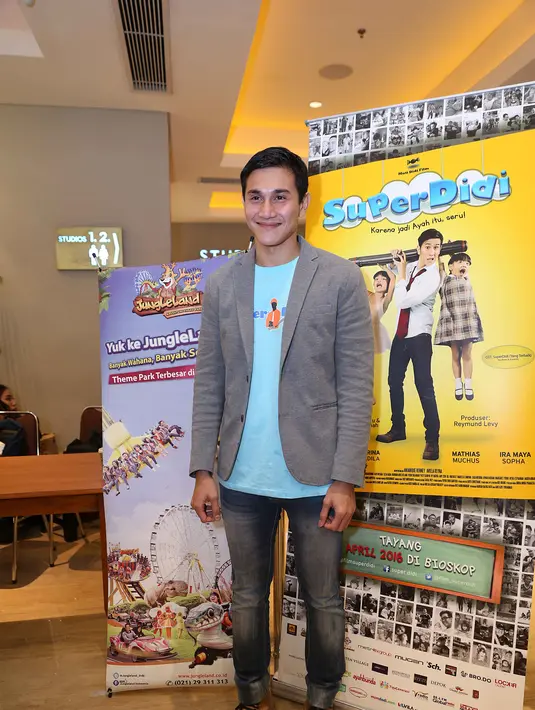 Tak hanya itu, Vini G Bastian pun merasa sangat tertantang untuk mejalankan peran sebagai ayah, terlebih lagi naskah dan skenario di film tersebut sangat berbeda dalam kehidupannya. (Nurwahyunan/Bintang.com)