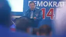 Ketua Umum Partai Demokrat, Susilo Bambang Yudhoyono memberikan arahan kepada semua kader pada acara penutupan Pembekalan Caleg DPR RI Partai Demokrat di Jakarta, Minggu (11/11). (Liputan6.com/Herman Zakharia)