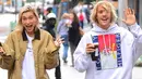 "Hailey suka semua tentang Justin, gayanya, rambutnya, takentanya, namun tidak kumisnya. Hailey meminta Justin untuk mencukurnya dan Justin menuruti," ujar sumber. (Harper's Bazaar)