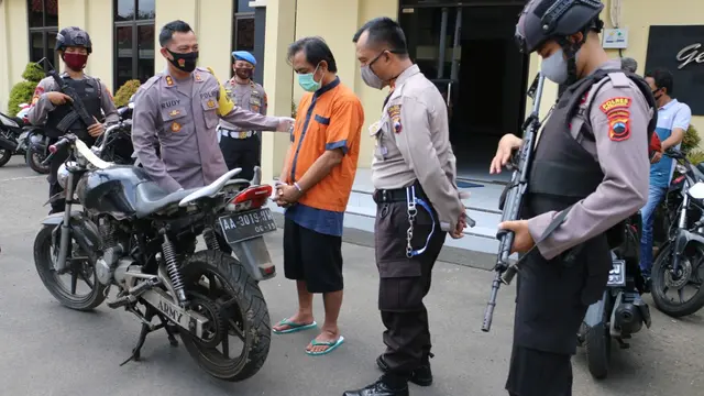 Emak-emak gagalkan penjambretan, di Kebumen, Jawa Tengah. (Foto: Liputan6.com/Polres Kebumen)